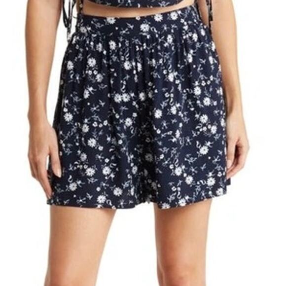 Abound Navy White Flowy Flirty Floral Summer Casual Shorts - Picture 1 of 6